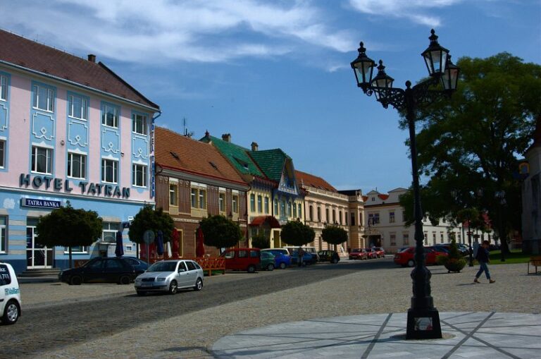 v Kežmarku: historické centrum. v Skalici: centrum